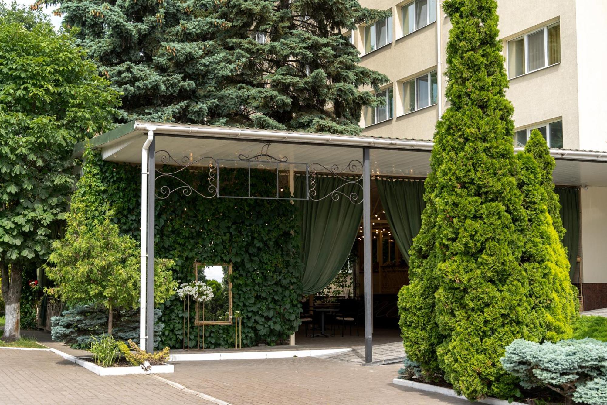 Palace 4*